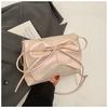 Bolso Cuadrado Pequeño con Cadena de Lazo Perlado Dulce para Mujer 2025 Primavera Estilo Ballet Casual Elegante Bolso de Hombro Cruzado
