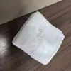 Toallas Blancas de Champiñón Fabricante Mayorista para Funerarias, Toallas de Algodón Puro de Regalo de Retorno al por Mayor, Protección Laboral para Puestos de Mercado Toallas de Twist Débil de 14 Hilos