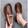 Populares zapatos peludos de suela gruesa para mujer, adecuados para usar al aire libre en invierno, colección otoño 2026, nuevos mocasines de algodón con suela plana y forro de felpa para mujer