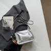 Nova Bolsa Pequena Quadrada com Corrente de Prata Estilo Coreano de Nicho para Mulheres 2026, Bolsa de Mão de Verão de Alta Qualidade e Bolsa Transversal para o Dia a Dia
