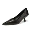 Zapatos de tacón alto de aguja con punta afilada y pedrería estilo francés para mujer, nuevo modelo de verano 2025, cómodos zapatos de piel genuina C688