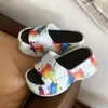 8.0 Chinelos com Plataforma Aumentadores de Altura para Mulheres, Novo Uso Externo de Verão, Chinelos de Praia Coloridos Estampados da Moda em Eva para Mulheres