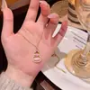 Colar de Cabacinha em Calcedônia Esmeralda Galvanizado a Ouro Real para Mulheres, Corrente para Clavícula de Fecho de Segurança Ruyi Fu de Nicho de Luxo Leve