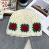Touca de Tricô com Flor de Rosa Tricotada à Mão para Mulheres Outono e Inverno Estilo Étnico Chapéu Quente de Lã Chapéu Elegante Literário