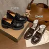 Versión de piel de vaca ~ Mocasines británicos de suela gruesa para mujer con hebilla de remache y tacón grueso, suela de plataforma, zapatos casuales sin cordones