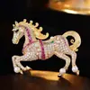 Broche del Año del Caballo del Zodiaco, Moderno y Versátil, Diseño de Nicho con un Toque de Lujo, Exquisito y Lujoso, Caballo Pequeño Dorado con Perlas