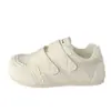 Zapatillas lindas y suaves de velcro estilo coreano para mujer, nuevo lanzamiento de otoño 2026, zapatos blancos casuales versátiles de nicho