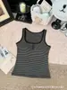 Top de tirantes anchos a rayas dulce y picante estilo coreano para mujer, diseñado tanto para llevar solo como debajo de otra prenda, con colores contrastantes y copas incorporadas, top cómodo