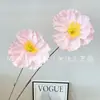 Flor artificial rosa flor de boda diseño de sala de bodas guía de flores para el camino flor interior flor de seda flor artificial exhibición en jarrón fila de flores