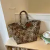 Bolso tote estampado de leopardo, bolso grande de mujer, nueva moda de verano 2026, casual, súper popular, bolso de hombro para el día a día