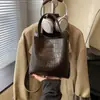 Bolso Pequeño Retro Texturizado de Gama Alta para Mujer 2026 Nueva Moda Bolso Cruzado Versátil Bolso Cubo Super Popular para Llevar en la Mano