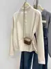 Camisa Básica Espessa Escovada para Mulheres Ligeiramente Cheinhas, Camiseta de Manga Longa Falso Cashmere, Blusa com Botões de Gola Meia-Alta para Outono e Inverno para Usar em Camadas