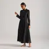 Foto Real de um Vestido de Renda Estilo Palácio com Delicados Bordados Florais Tridimensionais e Mangas Longas