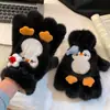 Luvas de Pelúcia de Pinguim Fofo para Mulheres, Novo Modelo Inverno 2025, Quentes, Forradas com Lã, Espessadas, à Prova de Vento, Resistentes ao Frio, com Alça de Pescoço