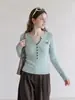 Blusa de tricô de manga longa com gola henley verde simples estilo coreano, trançada e bordada para mulheres, camisa base slim fit outono 2026