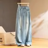 Calça jeans reta feminina com bordado de borboleta e strass, nova coleção de outono 2026, cintura alta, modelagem que afina a silhueta e com design de perna larga e fluida
