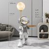 Decoração de piso grande de astronauta de luxo leve, armário de TV, decoração de sofá lateral, clube de hotel, mudança para nova residência