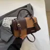 Bolso de Mano con Textura Patchwork de Moda Tendencia de Este Año 2026 Verano para Viajar con Estilo Bolso Pequeño Cuadrado de Hombro Cruzado Tendencia