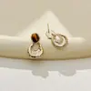 Tendencia de Moda Retro Francesa Pendientes de Aro Sencillos Pendientes Versátiles para el Viaje Diario Pendientes Elegantes de Nicho Pendientes de Botón de Lujo Ligero