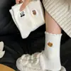 Calcetines Blancos Gruesos de Terciopelo Australiano Estilo Preppy para Mujer Calcetines Cálidos de Felpa de Terciopelo de Media Pantorrilla Calcetines para el Piso de Casa Medias