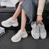 Zapatos Koreanos Ins de la Nueva Versión para Papá para Mujer 2026 Primavera Estudiante Deportivos para Correr Casuales con Suela Gruesa para Aumentar la Altura Zapatos para Correr