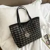 Bolso de hombro chic estilo coreano versátil nuevo 2026, bolso de axila, bolso de mano de moda a cuadros de gran capacidad para mujer