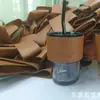 Estilo Xiaohongshu Copo de Bambu com Junta Tampa Protetora Manga de Couro para Copo TikTok Copo Retrô Garrafa de Água com Manga de Couro Presente de Feriado
