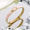 Transfronterizo Nuevo Estilo Simple Al por Mayor para Mujer Color Dorado Joyería de Gama Alta que No se Desvanece Pulsera de Acero de Titanio de Cuatro Hojas para Mujer