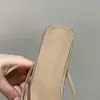 Nova coleção de verão: Sandálias de bico aberto, salto baixo, versáteis e estilosas em estilo fada para mulheres, apresentando um design inspirado na Coreia e um visual chique e elegante