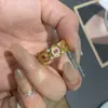 Libro Rojo Mismo Viejo Negocio Anillo Rosa Antiguo Anillo Femenino de Corindón Rojo con Diamantes Completos Anillo de Anillo de Vajra Cruz