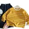 Camiseta base de otoño para niños Muye, camiseta de rayas estilo coreano, ropa infantil Huzhou Zhili, top elegante dos en uno para niños