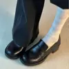 Zapatos de cuero para mujer estilo británico retro 2026 nuevo modelo mocasines slip-on con tacones gruesos, punta redonda, suela gruesa, zapatos casuales