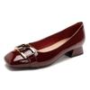 Salto Alto Quadrado Francês Salto Grosso Feminino 2025 Novo Sapatos de Casamento Vermelhos Primavera e Outono Couro Envernizado Salto Médio Bico Fino Sapatilhas