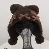 Balaclava de alta qualidade em pelúcia de urso fofa com pompom e orelhas para mulheres, quente e versátil para outono e inverno, proteção para as orelhas