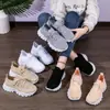 Zapatos de mujer transfronterizos para primavera y verano, con parte superior de malla flyknit, suela gruesa, diseño transpirable con patrón de rombos, ajuste tipo calcetín, color liso, versátiles y de estilo casual