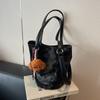 Bolsa Pequena Retrô de Moda Transfronteiriça para Mulheres Novo Estilo Outono e Inverno Bolsa de Mão Tipo Balde Textura de Alta Qualidade Bolsa de Ombro