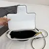 Bolso Pequeño Cuadrado de Diseño de Nicho Transfronterizo de Alta Calidad para el Uso Diario de Mujer Bolso Cruzado de Mano Primavera 2025