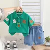Nuevo Conjunto de Dos Piezas de Pantalón Vaquero Casual de Manga Corta con Cuello de Solapa y Estampado de Letras para Niños Verano Fabricante Venta al por Mayor