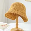 Sombrero de Cubo Tejido Hueco de Color Sólido Estilo Coreano y Japonés con Abertura Trasera para Mujer, Nuevo Sombrero Versátil de Sol para Primavera/Verano que Hace que la Cara Parezca Más Pequeña, de Moda