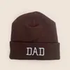 Chapéus de Tricô Simples com Borda Enrolada Bordada Carta para Pais para Homens e Mulheres Quentes Personalizados Casuais Chapéus Pulôver Atacado