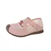 Sandalias de Niña de Suela Blanda con una Sola Tira 2026 Primavera/Verano Nuevos Zapatos Casuales Transpirables Zapatillas Cerradas Poco Profundas para Niños