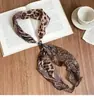 Colar Gola Alta Retro Outono e Inverno Chiffon Resina Estampa de Leopardo Padrão de Cobra Corrente de Suéter Maillard Design de Nicho Colar para Mulheres