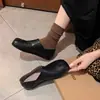 Zapatos de pezuña de cerdo de suela plana y punta dividida, zapatos de mujer, temporada primavera y otoño 2026, zapatos negros de cuero sin cordones