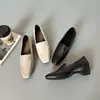 Versión de Piel de Oveja~Moda Versátil Simple Punta Cuadrada Pequeña Temperamento de Viaje Versátil Zapatos Pequeños de Cuero Mocasines Casuales para Mujer