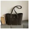 Nova Bolsa Tote Versátil Outono/Inverno 2026 Grande Capacidade Bolsa para o Dia a Dia Bolsa de Mão com Alça de Ombro Moda Versátil Bolsa Feminina
