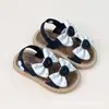 Suministro Directo de Fábrica de Sandalias para Niñas con Suelas Gruesas, Nuevo Estilo para Estudiantes, Sandalias de Verano para Niños Pequeños, Medianos y Grandes con Doble Lazo, Venta al por Mayor para Comercio Exterior