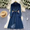 Vestido de Mezclilla con Cuello Polo Estilo Retro Europeo y Americano para Mujer Invierno Cinturón Silueta Adelgazante Diseño de Botones al Frente Falda Larga Elegante