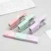 Grapadora manual metálica color macarrón No. 10 máquinas de embalaje y encuadernación para llevar que ahorran trabajo, grapadoras pequeñas de oficina