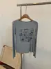 Camiseta Básica de Manga Longa Verão 2026 Estilo Coreano Moda Outono Inicial Estampa de Letras Desgastada Top de Moda Preguiçoso