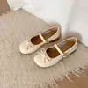 Zapatos de mujer blancos de punta redonda, estilo retro, versátiles, de corte bajo, con tacón grueso, nuevo modelo de primavera 2026, zapatos Mary Jane franceses para combinar con faldas